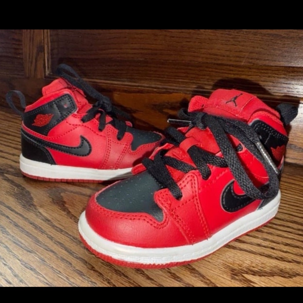 Black and red Air Jordan’s 7C - Picture 1 of 7